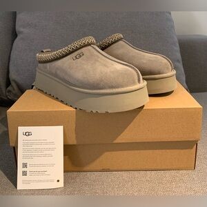 NEW Women's UGG Tazz Platform Slipper - Size 9 Women's US COBBLE GREY Winter
